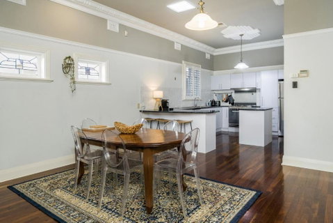 Incredible 3-Bed Renovated Home With Huge Garden - Accommodation Broome 3