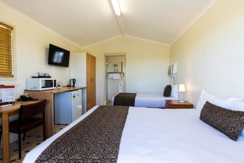 Hotel Settlers - Accommodation Broome 2