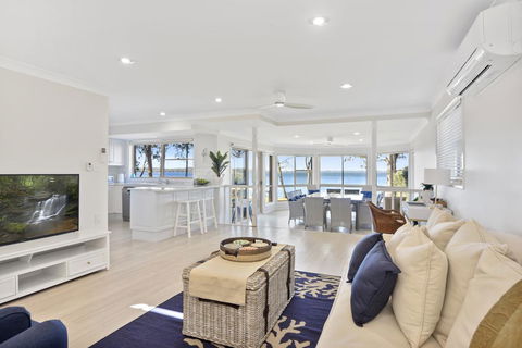 Adrift Retreat - St Georges Basin Waterfront Home - Accommodation Broome 0