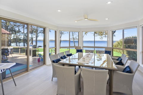 Adrift Retreat - St Georges Basin Waterfront Home - Accommodation Broome 2