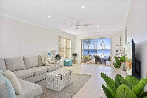 Adrift Retreat - St Georges Basin Waterfront Home - Accommodation Broome 1