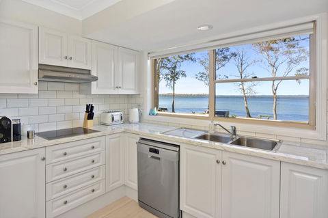 Adrift Retreat - St Georges Basin Waterfront Home - Accommodation Broome 3