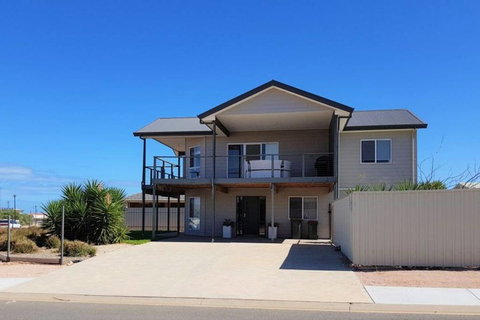 Agape Holiday Home - Accommodation Broome 0
