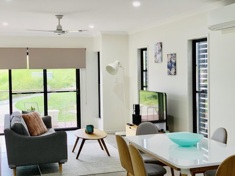 AIRLIE BEACH Delight. Hop, Skip Jump To Everything - Accommodation Broome 3