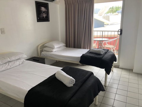 Airlie Waterfront Accommodation - Accommodation Broome 2