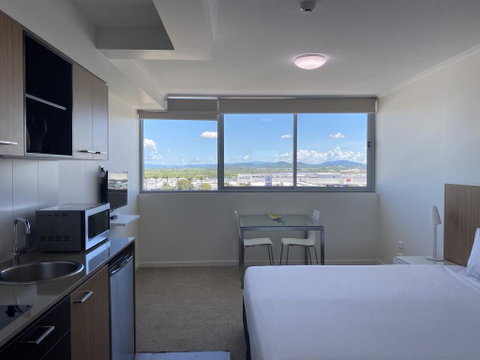 Airtrip Apartments On River Street, Mackay - Accommodation Broome 3