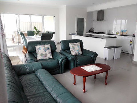 Alkimos Beach Retreat - Accommodation Broome 0