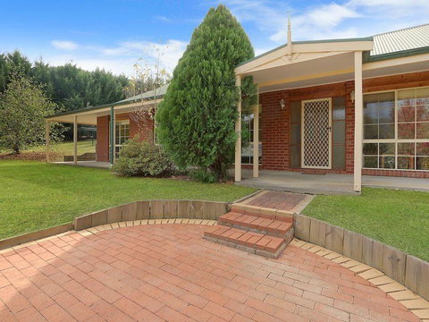 Alpine Mist - Spacious 5 Bedroom Home - Accommodation Broome 0