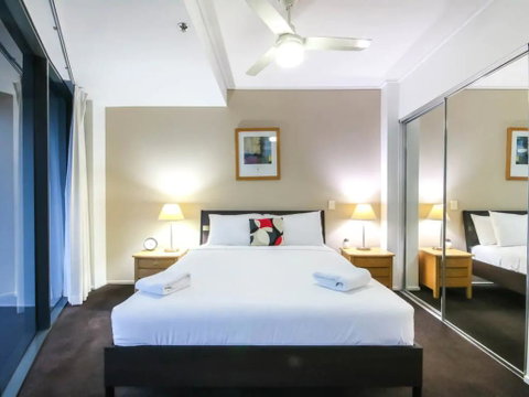 Amazing Brisbane CBD 2 Bedroom Apartment With River Views - Accommodation Broome 2