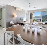 Amazing Ocean views Pool Award winning location Airlie Beach - Accommodation Broome
