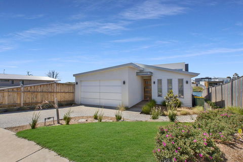 Anchored - Access To The Gippsland Lakes - Accommodation Broome 3