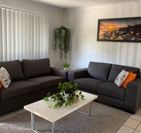 Andergrove Home with a Garden View-Wi-fi  Netflix - Accommodation Broome