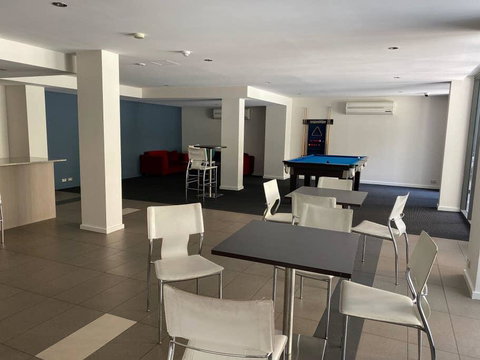ARENA CENTRAL EXEC VIEWS WINE NETFLIX WIFI PARKING - Accommodation Broome 1