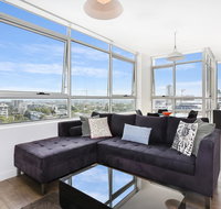 As the Sun Sets - Modern and Spacious 2BR Zetland Apartment Facing the Setting Sun - Accommodation Broome