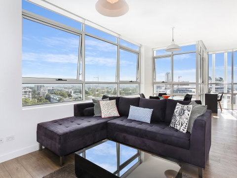 As The Sun Sets - Modern And Spacious 2BR Zetland Apartment Facing The Setting Sun - Accommodation Broome 0