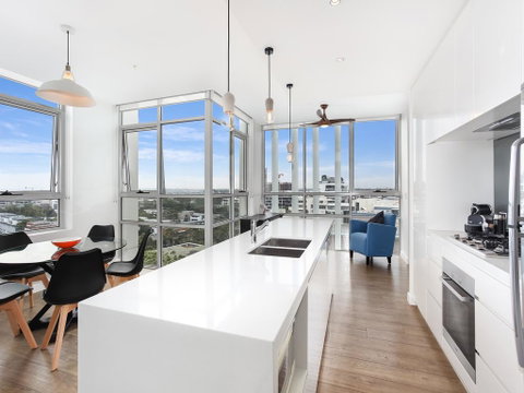 As The Sun Sets - Modern And Spacious 2BR Zetland Apartment Facing The Setting Sun - Accommodation Broome 2