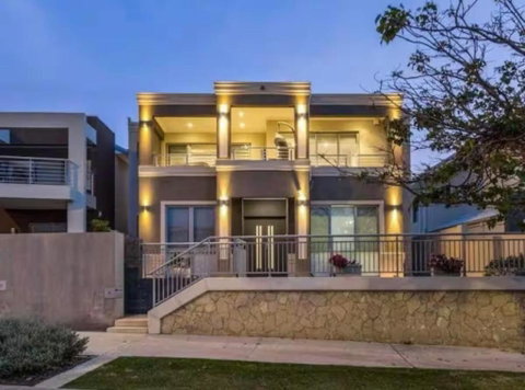 Luxury Beachside Residence - Accommodation Broome 0