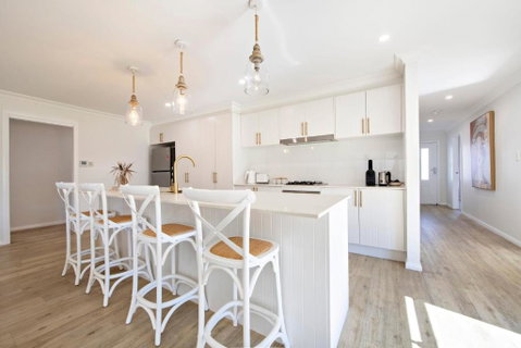 Macintyre - Contemporary Charm, Sleeps 8 - Accommodation Broome 1