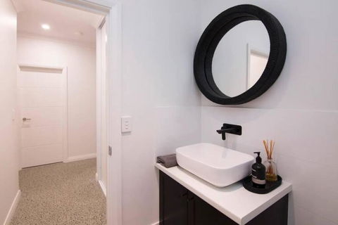 Margaritaville - 4 Bedroom, Fast Wifi, Pool Table - Accommodation Broome 3