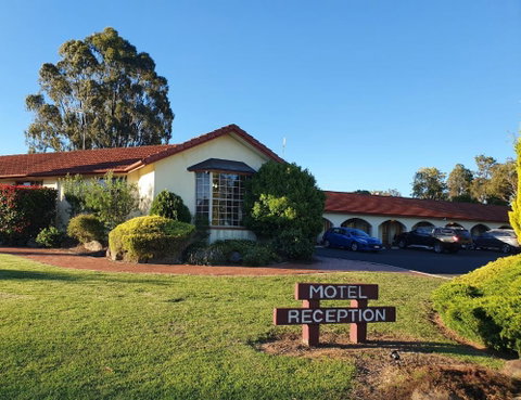 McNevins Warwick Motel - Accommodation Broome 0