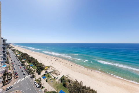 Meriton Suites Surfers Paradise - Accommodation Broome 3