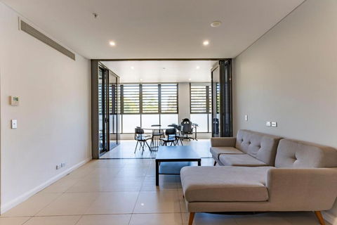Modern 2B With Loft Bed Parking Central Mascot - Accommodation Broome 0