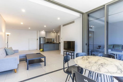 Modern 2B With Loft Bed Parking Central Mascot - Accommodation Broome 0