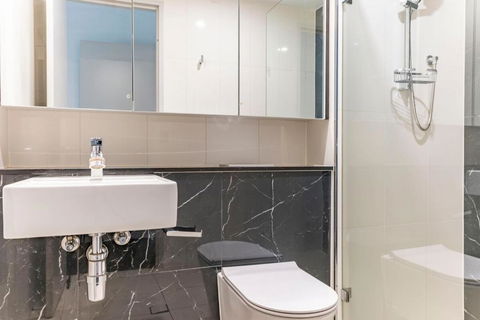 Modern 2B With Loft Bed Parking Central Mascot - Accommodation Broome 1