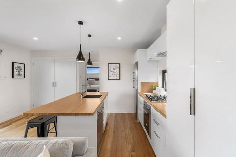 Modern And Scenic Valley Escape - Accommodation Broome 1