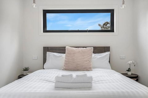 Modern And Scenic Valley Escape - Accommodation Broome 3