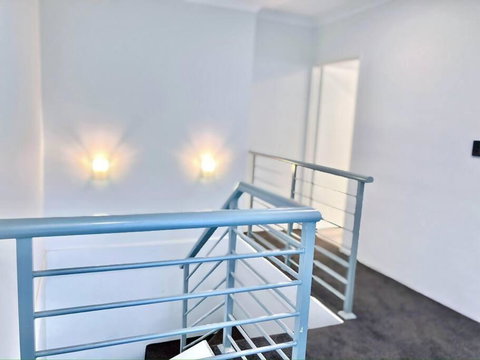 Modern Double-Story Abode A Scarborough Delight - Accommodation Broome 1