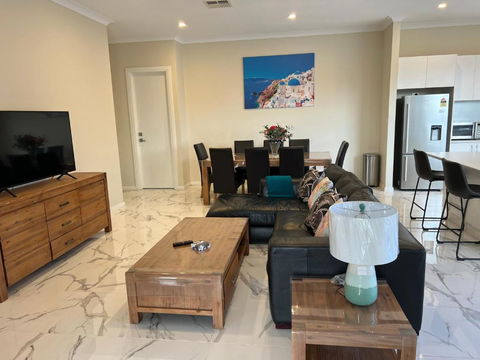 Modern House Between Airport And Sea - Accommodation Broome 0