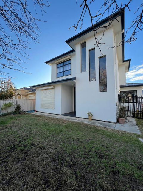 Modern House Between Airport And Sea - Accommodation Broome 3
