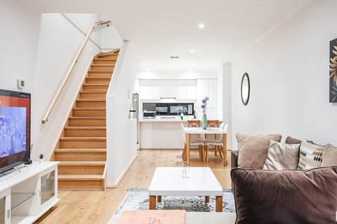 Modern Living 2br Townhouse In Maidstoneoffice - Accommodation Broome 0