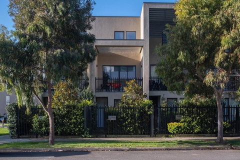 Modern Living 2br Townhouse In Maidstoneoffice - Accommodation Broome 1