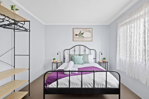 Modern Private Double Room - Central Spot At Liverpool - Shared Bathroom - Accommodation Broome 0
