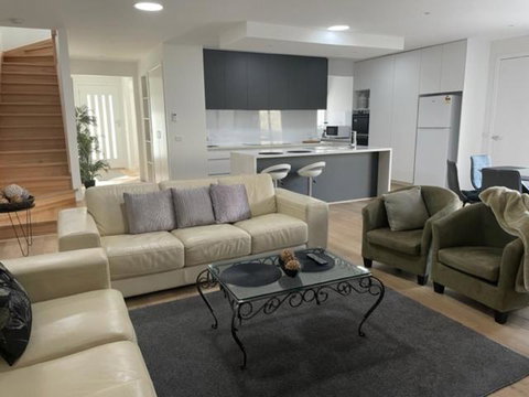 Modern Home, Close To Train, 17k CBD - Accommodation Broome 0