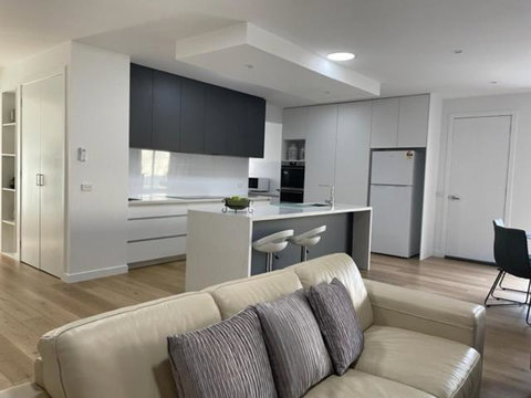 Modern Home, Close To Train, 17k CBD - Accommodation Broome 2