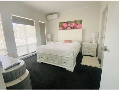 Modern Private Room With Ensuite - Accommodation Broome 0