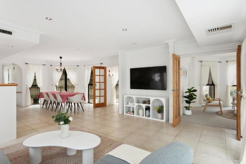 Newly Renovated Home Steps From Sorrento Beach - Accommodation Broome 2