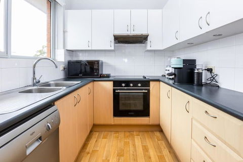 Mosman Views, 2bed, Parking, 15min Walk To Beach - Accommodation Broome 2