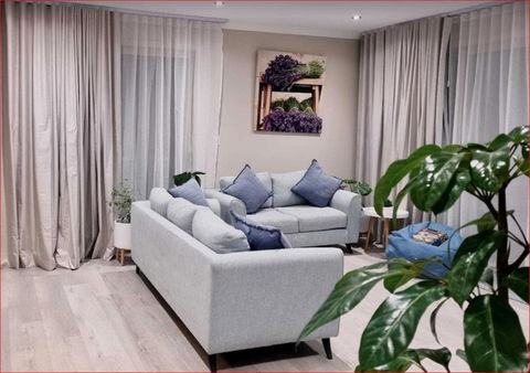 Newly Built Cozy Double Storey 3 Bed Room House At Prospect. - Accommodation Broome 3