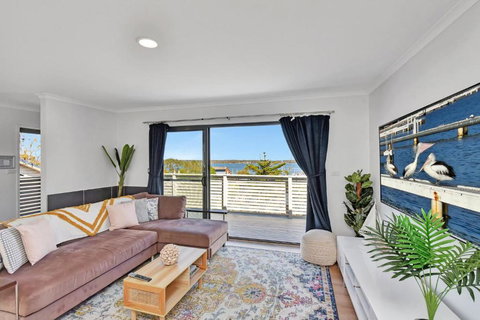 New Property Seabreeze Bungalow - Lakeview Sunset Delight At Sunshine On Lake Macquarie - Accommodation Broome 2