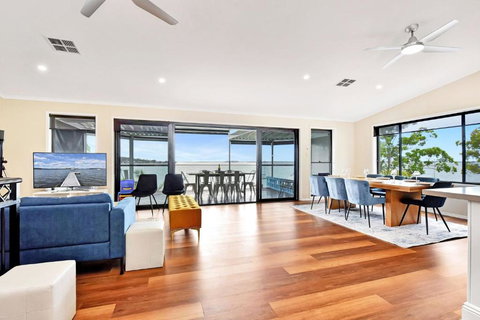 New Property Shimmer Shores Absolute Waterfront Retreat At Fishing Point, Lake Macquarie - Accommodation Broome 3