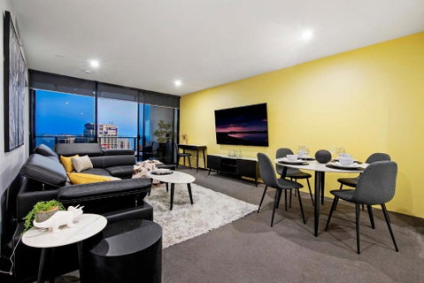 OCEAN VIEW - One Bedroom Spa Apartment - Circle On Cavill - Self Contained, Privately Managed - Accommodation Broome 2