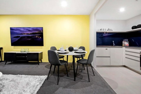 OCEAN VIEW - One Bedroom Spa Apartment - Circle On Cavill - Self Contained, Privately Managed - Accommodation Broome 3
