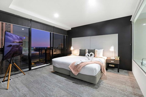 OCEAN VIEW - One Bedroom Spa Apartment - Circle On Cavill - Self Contained, Privately Managed - Accommodation Broome 0