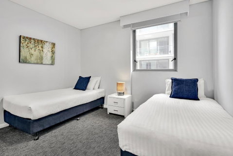 North Sydney Large Two Bedroom MIL2302 - Accommodation Broome 2