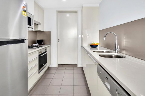 North Sydney Large Two Bedroom MIL2302 - Accommodation Broome 3