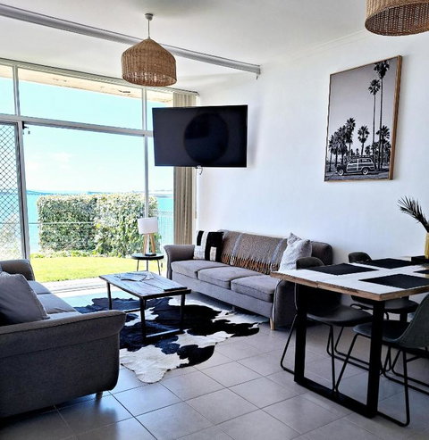 ON THE WATERS EDGE - Accommodation Broome 1